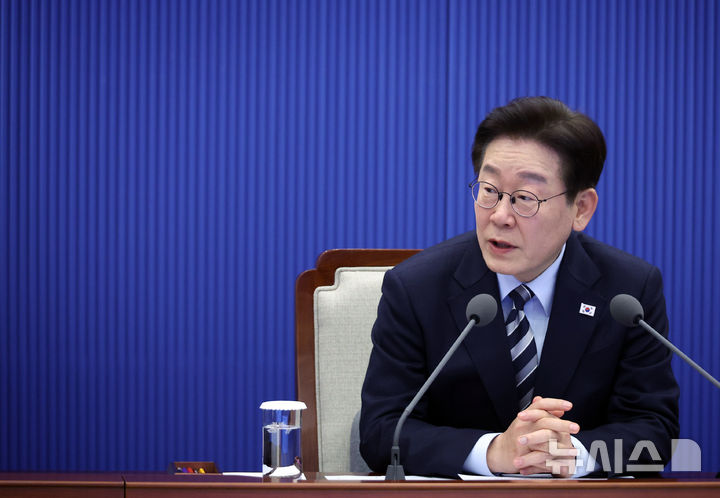 [서울=뉴시스] 고범준 기자 = 이재명 대통령이 12일 청와대에서 열린 수석보좌관회의에서 발언하고 있다. 2026.03.12. bjko@newsis.com