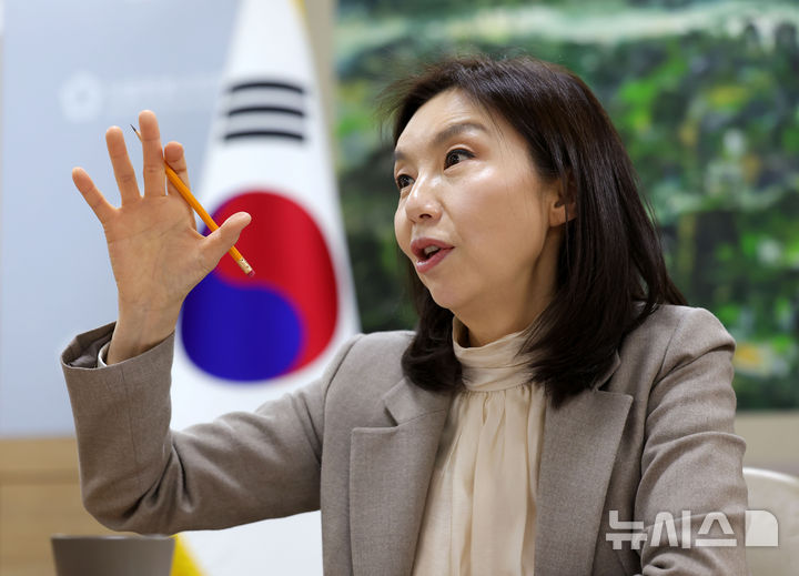 [서울=뉴시스] 홍효식 기자 = 최호정 서울시의회 의장이 지난 12일 서울 중구 서울시의회 의장실에서 뉴시스와 인터뷰를 하고 있다. 2026.03.18. yesphoto@newsis.com