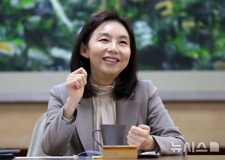 [서울=뉴시스] 홍효식 기자 = 최호정 서울시의회 의장이 지난 12일 서울 중구 서울시의회 의장실에서 뉴시스와 인터뷰를 하고 있다. 2026.03.18. yesphoto@newsis.com