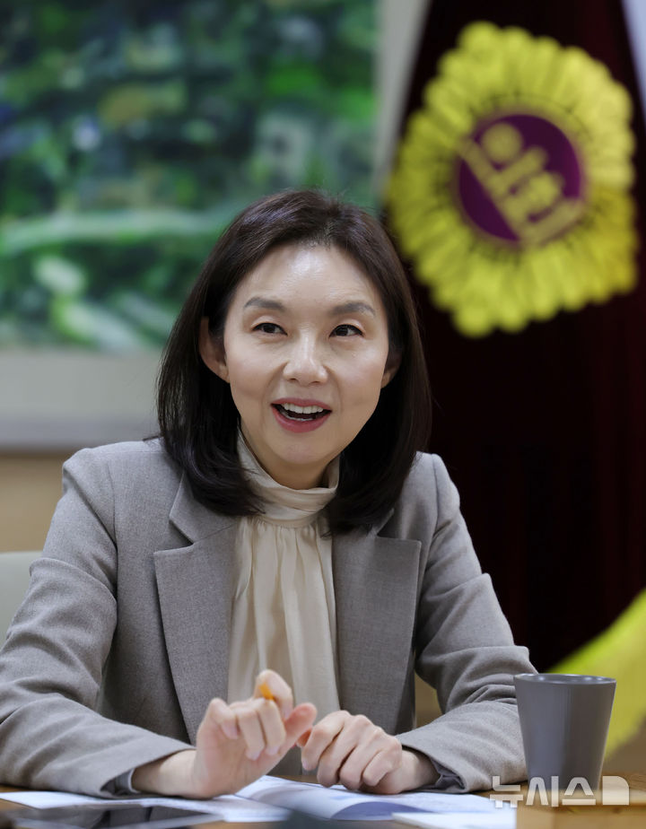 [서울=뉴시스] 홍효식 기자 = 최호정 서울시의회 의장이 지난 12일 서울 중구 서울시의회 의장실에서 뉴시스와 인터뷰를 하고 있다. 2026.03.18. yesphoto@newsis.com