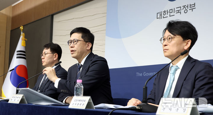 [세종=뉴시스] 강종민 기자 = 사진은 강기룡 재정경제부 차관보가 지난 3월12일 세종시 정부세종청사에서 민생물가 특별관리 품목 집중점검방안 등 민생물가 특별관리 관계장관 TF 4차 회의 주요내용을 설명하고 있는 모습. 2026.03.12. ppkjm@newsis.com