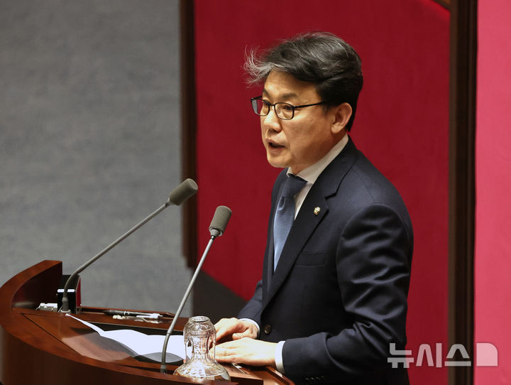 [서울=뉴시스] 김금보 기자 = 진성준 신임 예결위원장이 12일 서울 여의도 국회에서 열린 제433회 국회(임시회) 제1차 본회의에서 당선인사를 하고 있다. 2026.03.12. kgb@newsis.com