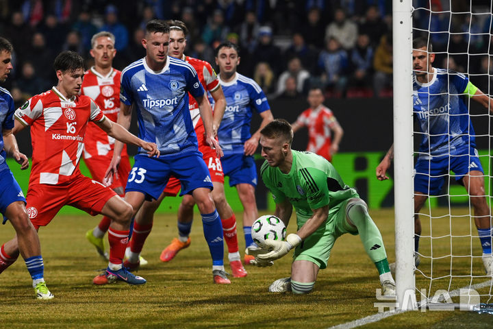 [올로모우츠=AP/뉴시스] 독일 프로축구 분데스리가 마인츠 선수단. 2026.03.12.