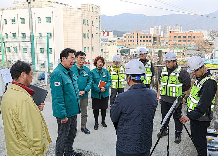 [원주=뉴시스] 해빙기 취약시설 집중 안전점검. (사진=원주시 제공) 2026.03.13. photo@newsis.com *재판매 및 DB 금지