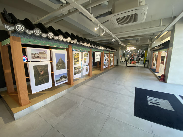 [서울=뉴시스] '창덕궁, 새로운 시선으로 바라보기' 사진전 전경. (사진=국가유산청 제공) 2026.03.13. photo@newsis.com *재판매 및 DB 금지