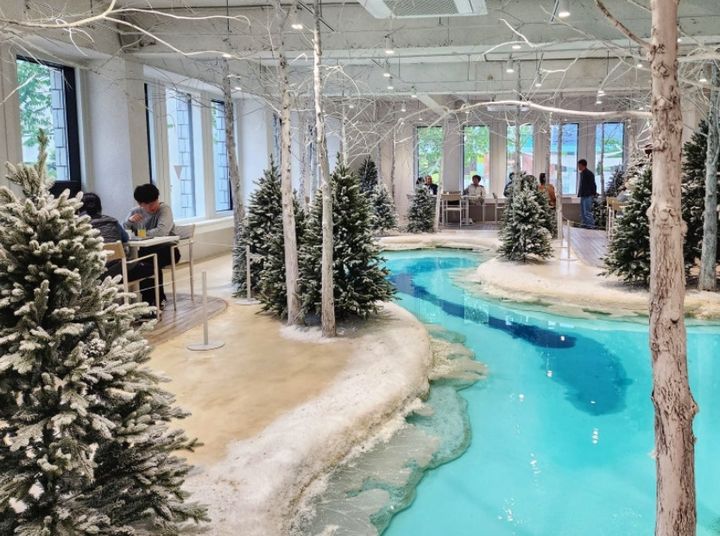 [밀양=뉴시스] 복합문화공간 열두달(겨울) 공간에서 방문객들이 음료를 즐기며 시간을 보내고 있다. (사진= 밀양시 제공) 2026.03.13. photo@newsis.com *재판매 및 DB 금지