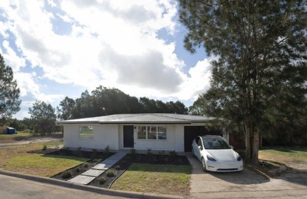 일론 머스크는 스페이스X로부터 임대한 약 5만 달러(약 6600만원) 가치의 조립식 주택에 거주하고 있다. 사진 디마 제뉴크 X 캡처 *재판매 및 DB 금지