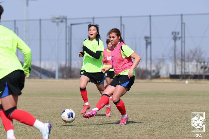 [서울=뉴시스]여자 U-20 대표팀의 훈련 모습. (사진=대한축구협회 제공)