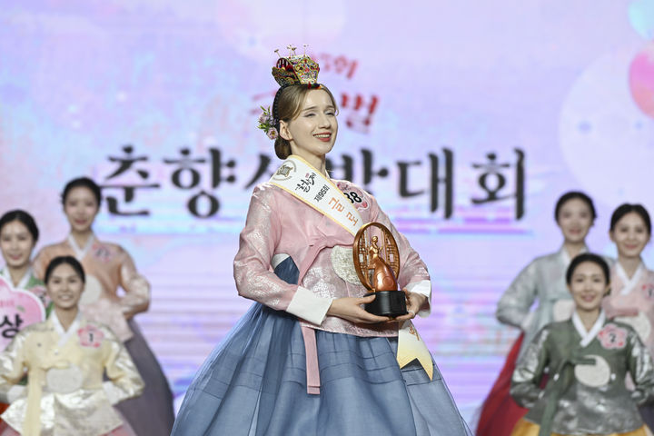 [남원=뉴시스] 지난해 '제95회 춘향제 글로벌 춘향선발대회'에서 진·선·미·정·숙·현 중 현에 뽑힌 에스토니아 출신 마이. *재판매 및 DB 금지