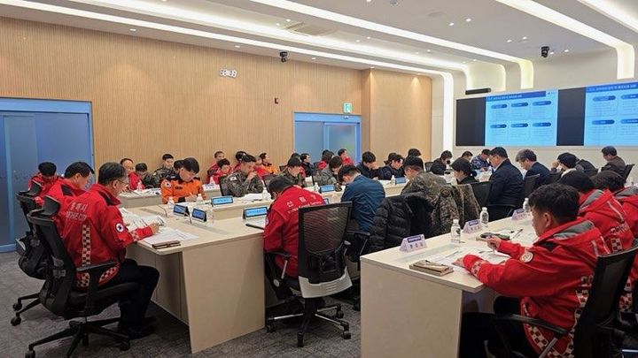 [동해=뉴시스] 11일 시청 재난안전상황실에서 부시장을 비롯해 삼척국유림관리소, 경찰·소방 등 관계기관 50여 명이 참석한 가운데 산불방지협의회를 열고 있다.(사진=동해시 제공)2026.3.13.photo@newsis.com *재판매 및 DB 금지