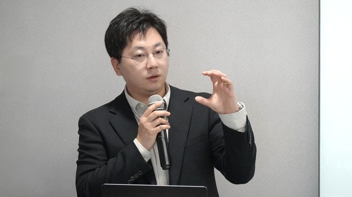 [서울=뉴시스] 권혁 KISA AI정부보호팀장이 지난 12일 서울 종로구 HJ비즈니스센터에서 진행한 설명회에서 '국가망 보안체계(N2SF)'에 대해 발표하고 있다. 2026.03.15. (사진=한국인터넷진흥원 제공) *재판매 및 DB 금지