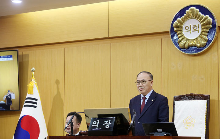 [서산=뉴시스] 조동식 충남 서산시의회 의장이 13일 시의회 본회의장에서 열린 제312회 임시회 제2차 본회의 마무리 발언을 하고 있다. (사진=서산시의회 제공) 2026.03.13. photo@newsis.com *재판매 및 DB 금지