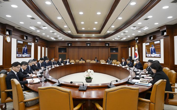 [서울=뉴시스] 임기근 기획예산처 장관 직무대행 차관이 13일 서울 종로구 정부서울청사에서 중동상황 점검 관계부처 차관회의를 주재하고 있다. (사진=기획예산처 제공) 2026.03.13. photo@newsis.com *재판매 및 DB 금지