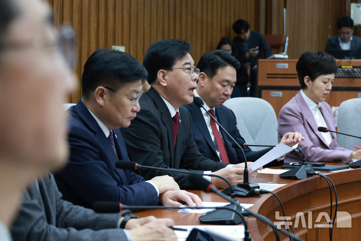 [서울=뉴시스] 고승민 기자 = 송언석 국민의힘 원내대표가 13일 서울 여의도 국회에서 열린 원내대책회의에서 발언하고 있다. 2026.03.13. kkssmm99@newsis.com