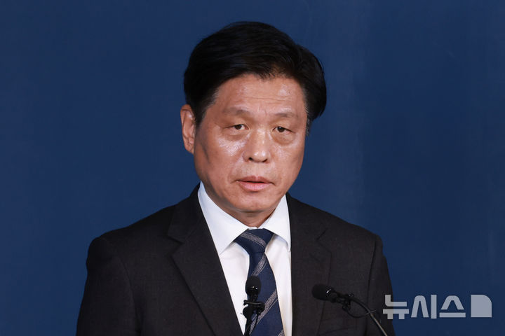 [서울=뉴시스] 고승민 기자 = 조승래 더불어민주당 사무총장이 13일 서울 여의도 더불어민주당사에서 현안 관련 발언을 하고 있다. 2026.03.13. kkssmm99@newsis.com