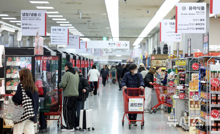 [서울=뉴시스] 김진아 기자 = 서울 시내 대형마트. 2026.03.13. bluesoda@newsis.com
