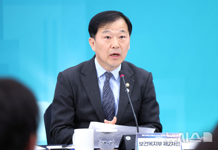 [청주=뉴시스] 고범준 기자 = 이형훈 보건복지부 제2차관이 지난 13일 충북 청주오스코에서 열린 '충북의 마음을 듣다' 타운홀미팅에서 발언하고 있다. (청와대통신사진기자단) 2026.03.13. bjko@newsis.com