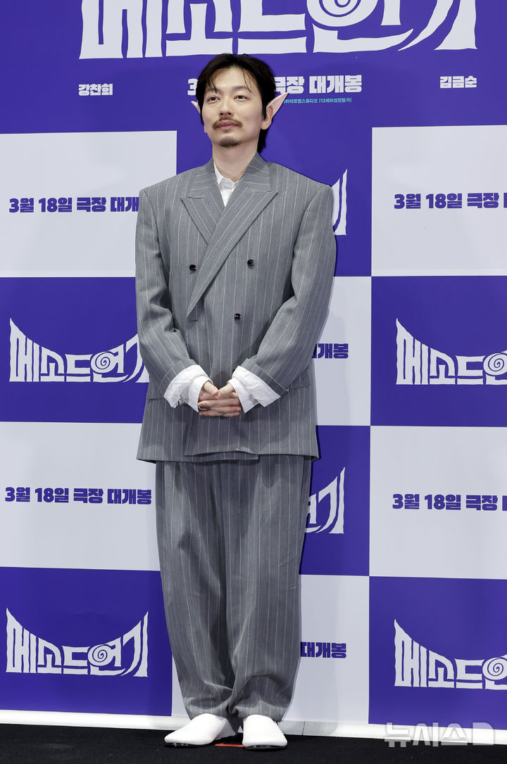 [서울=뉴시스] 김혜진 기자 = 배우 이동휘가 13일 오후 서울 강남구 메가박스 코엑스에서 열린 영화 '메소드 연기'(감독 이기혁) 언론시사회에서 포즈를 취하고 있다. 2026.03.13. jini@newsis.com