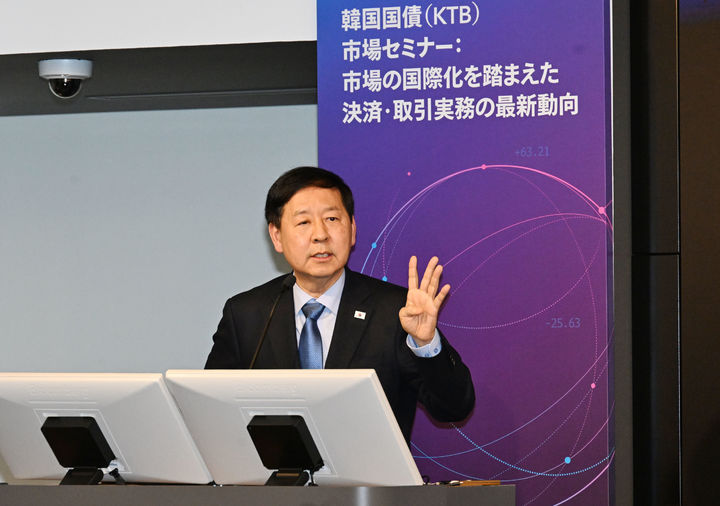 [서울=뉴시스] 황준선 기자 = 제10차 한-일 재무장관회의 참석차 일본 도쿄를 방문 중인 구윤철 부총리 겸 재정경제부 장관이 13일(현지시간) 블룸버그 도쿄지국에서 열린 일본 소재 글로벌 투자기관 대상 '한국경제 투자설명회'에서 기조연설 하고 있다. (사진=재정경제부 제공) 2026.03.13. photo@newsis.com *재판매 및 DB 금지