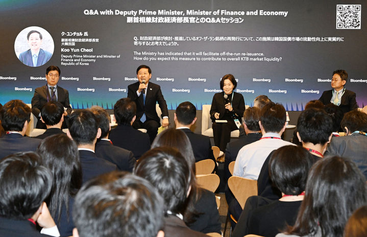 [서울=뉴시스] 황준선 기자 = 제10차 한-일 재무장관회의 참석차 일본 도쿄를 방문 중인 구윤철 부총리 겸 재정경제부 장관이 13일(현지시간) 블룸버그 도쿄지국에서 열린 일본 소재 글로벌 투자기관 대상 '한국경제 투자설명회'에서 참석자 질문에 답변하고 있다. (사진=재정경제부 제공) 2026.03.13. photo@newsis.com *재판매 및 DB 금지