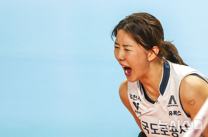 [인천=뉴시스] 정병혁 기자 = 13일 인천 부평구 인천삼산월드체육관에서 열린 2025-2026 프로배구 V리그 여자부 흥국생명과 한국도로공사의 경기, 한국도로공사 강소휘가 포효하고 있다. 2026.03.13. jhope@newsis.com