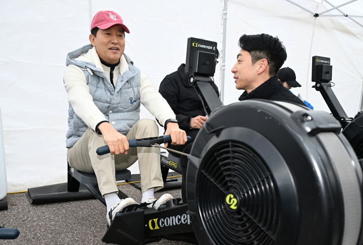 [서울=뉴시스] 오세훈 서울시장이 14일 ‘찾아가는 서울체력장’에서 체력 측정하고 있다. 2026.03.14. (사진=서울시 제공) *재판매 및 DB 금지