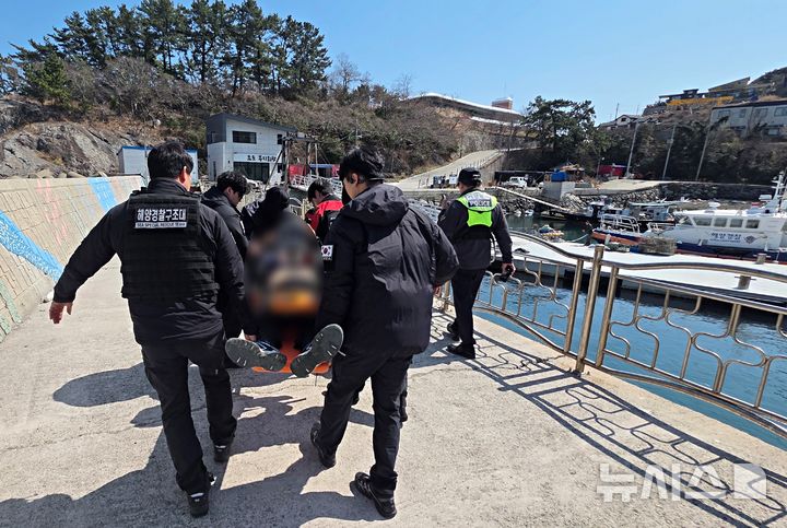 남해 조도 방파제서 낚시객 추락…60대 남성 숨져