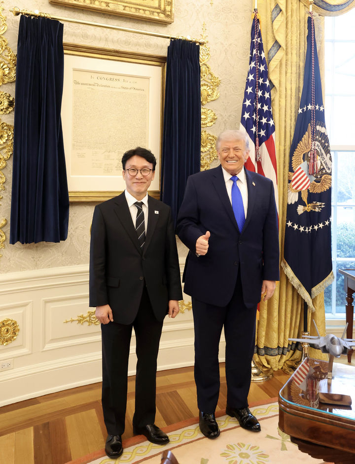 [서울=뉴시스] 김선웅 기자 = 김민석 국무총리가 13일(현지시간) 미국 워싱턴DC 백악관에서 도널드 트럼프 미국 대통령과 접견하고 있다. (사진=총리실 제공) 2026.03.14. photo@newsis.com *재판매 및 DB 금지