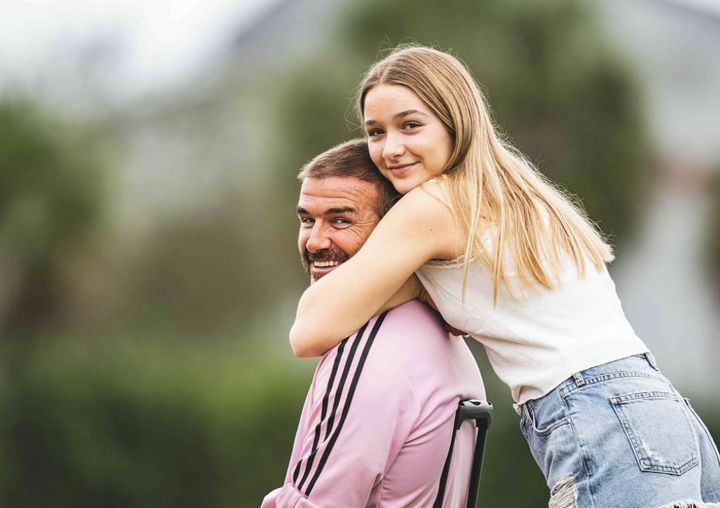 [뉴시스] 잉글랜드 축구 스타 데이비드 베컴의 막내딸 하퍼 베컴이 뷰티 브랜드 론칭을 준비 중인 것으로 알려졌다. (사진='mrsbllnghm' X 캡처) *재판매 및 DB금지 *재판매 및 DB 금지