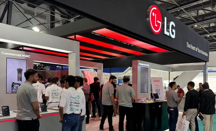 [서울=뉴시스] LG전자가 12일 인도 뭄바이에서 열린 공조 전시회 ‘ACREX 2026’에서 최고 수준의 에너지 효율과, 작동 중 정전으로 인한 급정지시 발생하는 충격을 최소화하는 설계를 적용한 컴프레서 부품 라인업을 공개했다.(사진=LG전자 제공) *재판매 및 DB 금지