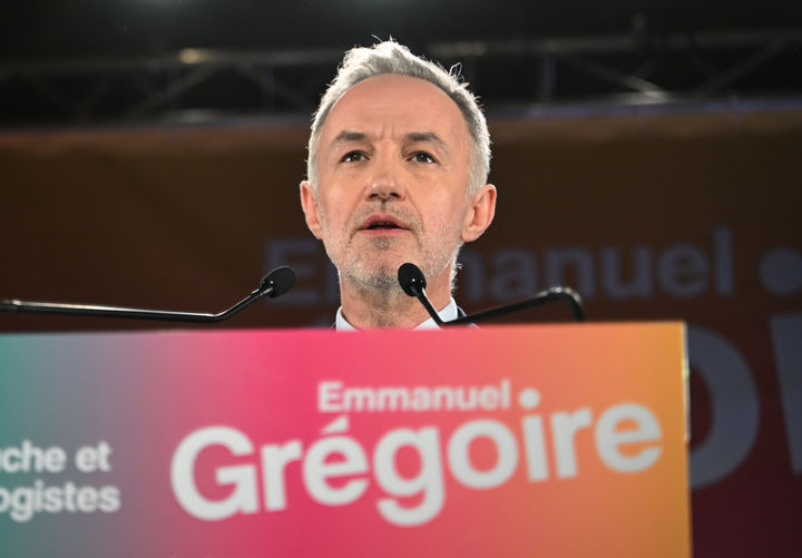 [ 파리=AP/뉴시스] 3월 15일 실시된 파리 시장선거에서 득표 1위를 차지한 에마뉘엘 그레고아르 좌파 후보가 15일 투표를 마친 뒤 파리 시내에서 연설하고 있다.&nbsp; 2차 선거는 3월 22일 실시된다. 2026.03.16. 