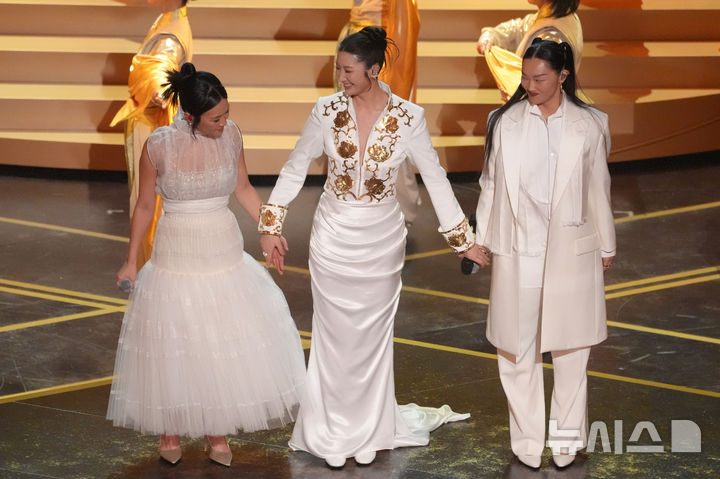 [98회 아카데미]응원봉 흔든 디캐프리오…K팝 주류 선언