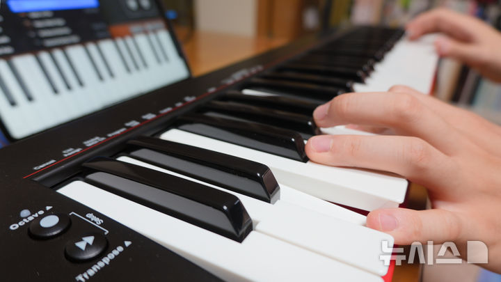 [서울=뉴시스]아랫집에 거주하는 초등학생들이 날마다 피아노를 연주해 고통을 받고 있다는 친구의 사연이 네티즌들의 눈길을 끌고 있다. 사진 유토이미지