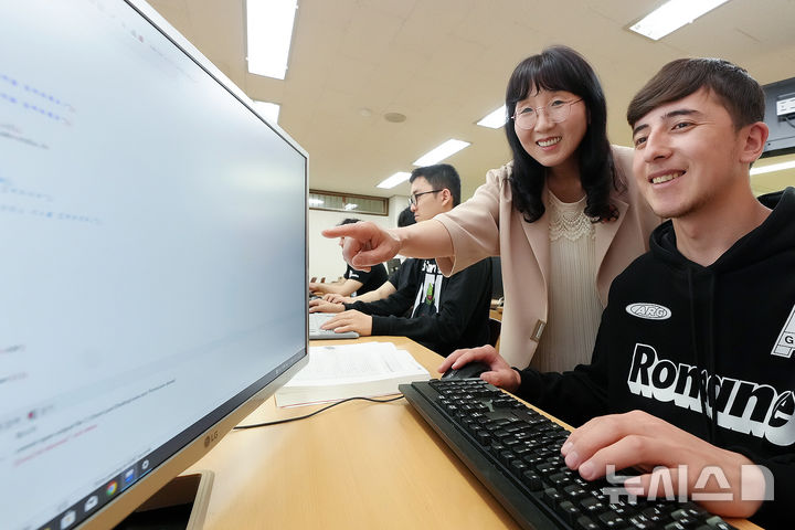 [완주=뉴시스]윤난슬 기자 = 전북 우석대학교는 2026학년도 1학기부터 총 93개의 AI(인공지능) 관련 강좌를 운영한다고 16일 밝혔다. (사진=우석대 제공) photo@newsis.com 