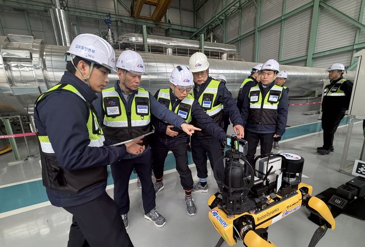 [세종=뉴시스]김포발전본부 로봇 배치 사진이다.(사진=한국서부발전 제공) *재판매 및 DB 금지