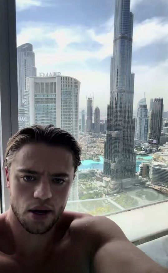 [뉴시스] 이란의 미사일 공격 이후 아랍에미리트(UAE) 두바이를 떠난 인플루언서들을 두고 현지에 남아 있는 일부 창작자들이 "배은망덕하다"며 비판해 논란이 일고 있다. (사진=틱톡 'itsmitchellarmstrong' 캡처) *재판매 및 DB금지) *재판매 및 DB 금지