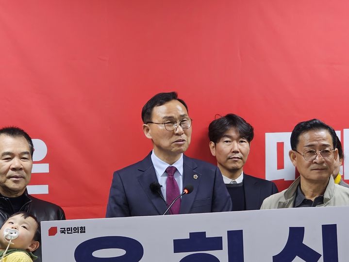 [태안=뉴시스] 김덕진 기자=윤희신 충남도의원이 16일 태안군청에서 태안군수 출마 기자회견을 갖고 있다. 2026.03.16. spark@newsis.com *재판매 및 DB 금지