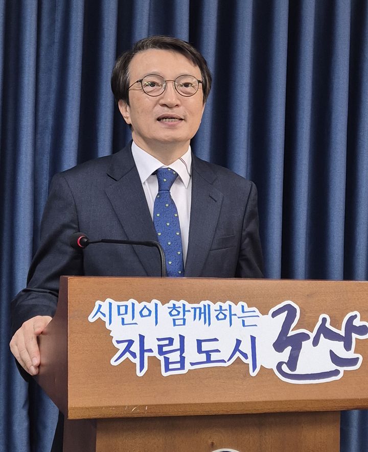 [군산=뉴시스] 고석중 기자=김의겸 전 새만금개발청장이 군산·김제·부안갑 국회의원 재선거 출마를 선언하고 있다. 2026.03.16. k9900@newsis.com *재판매 및 DB 금지