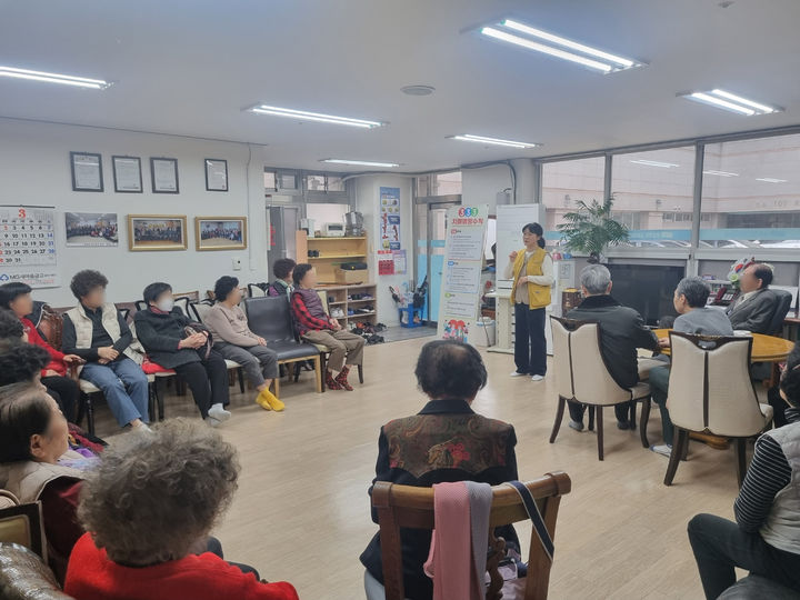 [대구=뉴시스] 대구 중구는 반월당삼정그린코아 경로당을 시작으로 찾아가는 치매안심센터를 운영한다. (사진=대구 중구 제공) 2026.03.16. photo@newsis.com *재판매 및 DB 금지