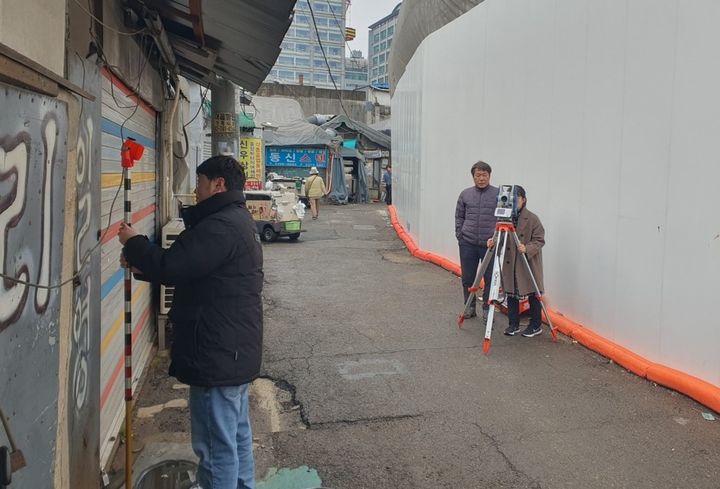 [서울=뉴시스] 세운5구역 측정점 설치. 2026.03.16. (사진=중구 제공) *재판매 및 DB 금지