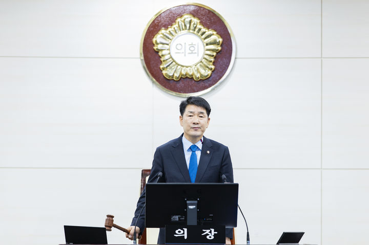 [화성=뉴시스] 배정수 화성시의회 의장이 16일 제249회 임시회 본회의에서 개회사를 하고 있다.(사진=화성시의회 제공) 2026.03.16.photo@newsis.com *재판매 및 DB 금지