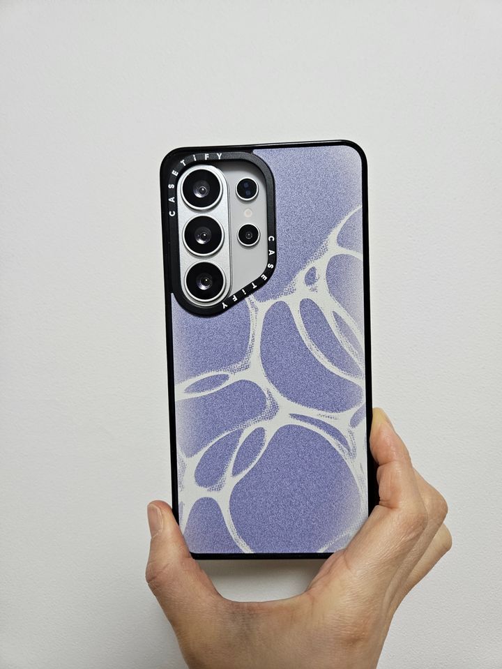 [사진=뉴시스] 박은비 기자 = 케이스티파이(CASETiFY)가 선보인 갤럭시 S26 컬렉션 중 '임팩트 마그네틱 케이스'. 2026.03.16. silverline@newsis.com *재판매 및 DB 금지