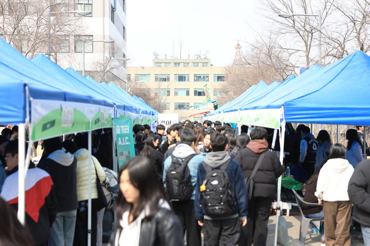 [서울=뉴시스] 명지대 자연캠퍼스에서 지난 11일부터 12일까지 '2026 1학기 동아리 박람회'가 개최됐다. (사진=명지대 제공) 2026.03.16. photo@newsis.com *재판매 및 DB 금지