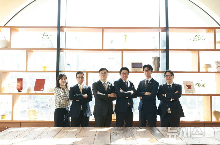 [서울=뉴시스]KB국민은행은 가문 단위의 종합·장기 자산관리 서비스를 강화하기 위해 'KB WISE(와이즈) 패밀리오피스'를 'KB the FIRST(더 퍼스트) 패밀리오피스'로 리브랜딩했다고 16일 밝혔다. (사진=KB국민은행 제공). 2026.03.16. photo@newsis.com 