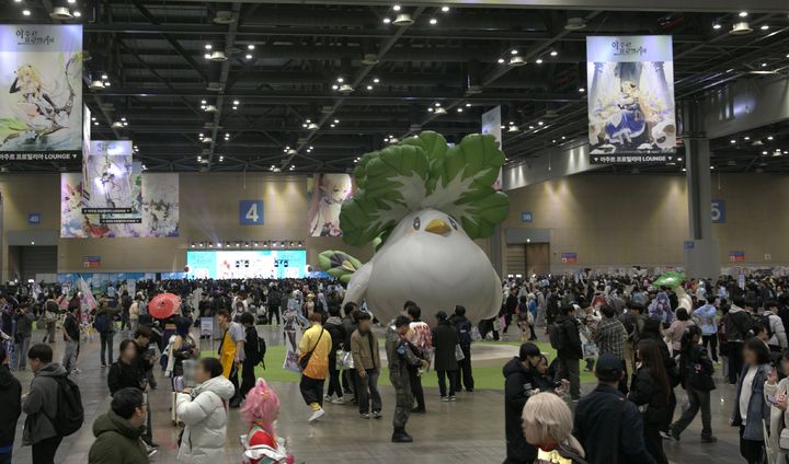 [서울=뉴시스] 넥슨은 만쥬게임즈에서 개발 중인 판타지 월드 역할수행게임(RPG) '아주르 프로밀리아'의 국내 첫 오프라인 행사 '아주르 프로밀리아X코믹월드'를 마무리하고, 국내 비공개 베타 테스트(CBT) 참가자 모집을 시작한다. (사진=넥슨 제공) *재판매 및 DB 금지