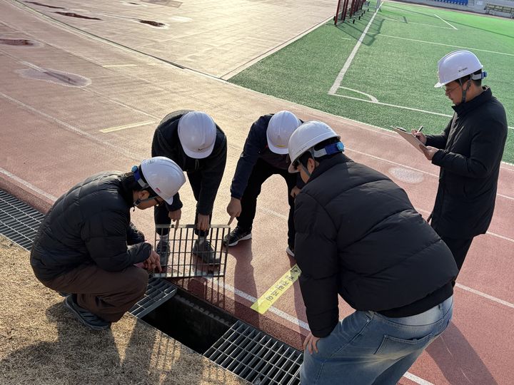[울산=뉴시스] 울산시설공단은 봄 행락철을 맞아 시설물 안전관리 감찰을 16일부터 10일간 진행해 부패를 근절키로 했다. (사진=울산시설공단 제공) 2026.03.16. photo@newsis.com *재판매 및 DB 금지