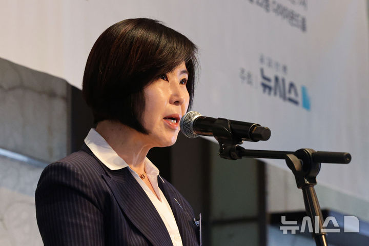 [서울=뉴시스] 권창회 기자 = 김미애 국민의힘 의원이 16일 서울 중구 더플라자호텔에서 열린 제10회 뉴시스 제약-바이오 포럼 'AI시대 신약 개발의 현재와 미래'에서 축사를 하고 있다. 2026.03.16. kch0523@newsis.com