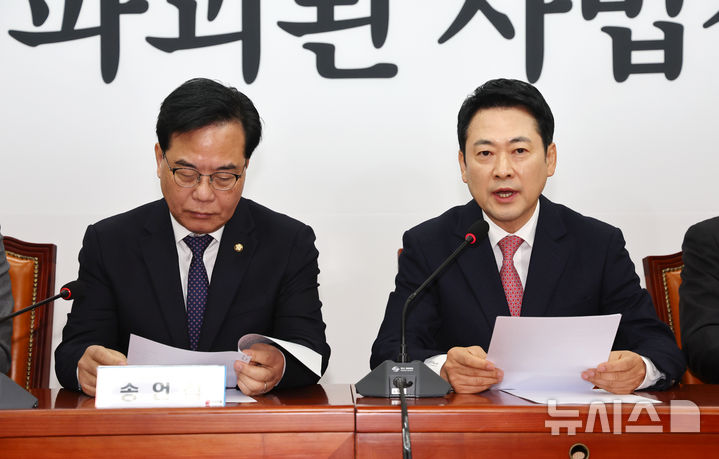 [서울=뉴시스] 김명년 기자 = 장동혁 국민의힘 대표가 16일 오전 서울 여의도 국회에서 열린 최고위원회의에서 발언하고 있다. 2026.03.16. kmn@newsis.com