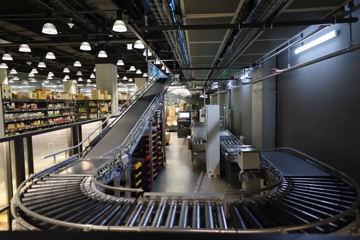 [서울=뉴시스] 이마트 청계천점 물류 자동화시설. (사진=이마트 제공)  *재판매 및 DB 금지