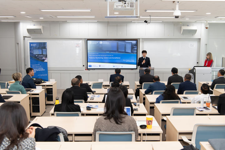 [부산=뉴시스] 국립부경대학교는 해양수산부, 유엔 식량농업기구(FAO) 등과 공동으로 운영하는 '한-FAO 글로벌 훈련 프로그램 부산 훈련' 개회식이 지난 16일 부산 남구 대학 내 미래관에서 열렸다고 17일 밝혔다. (사진=부경대 제공) 2026.03.17. photo@newsis.com *재판매 및 DB 금지